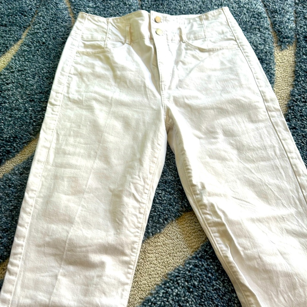 Like new Anne Klein crop jean with fold-up hem and double button waist.wide leg